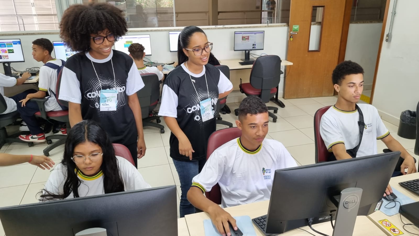 Estudantes do IFG apresentam Laboratório de Informática